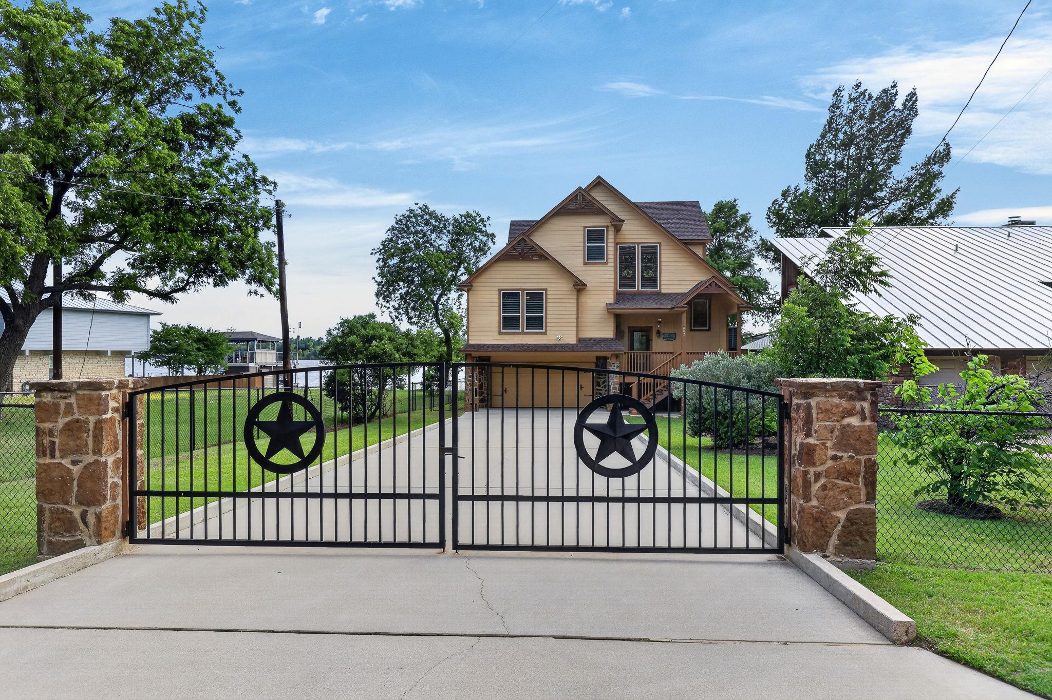 1002 Scenic LOOP