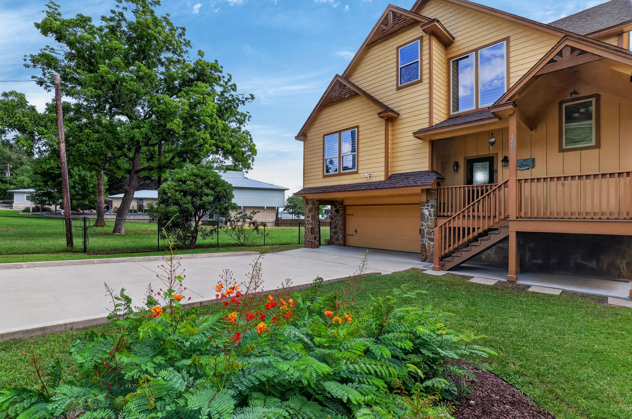 1002 Scenic LOOP