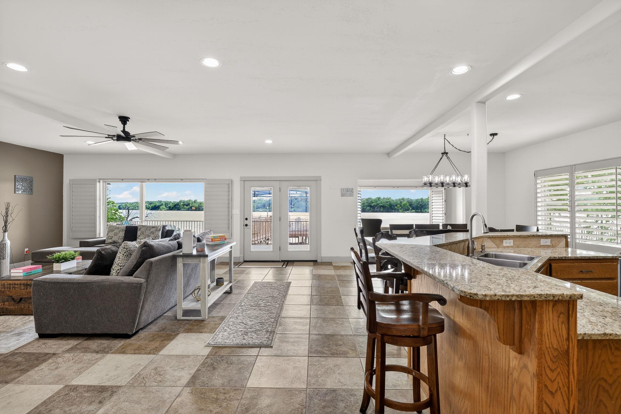 1002 Scenic LOOP