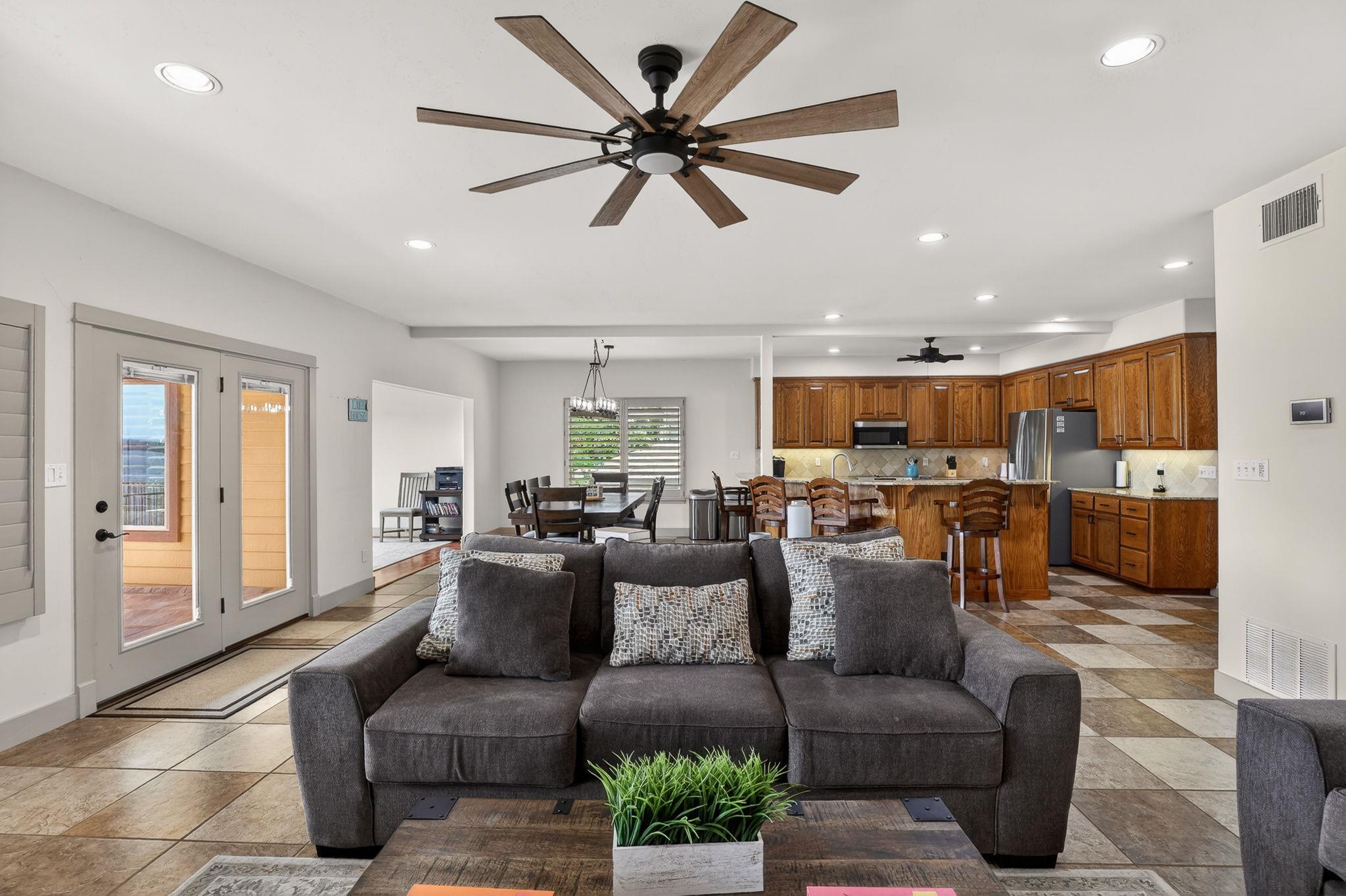1002 Scenic LOOP