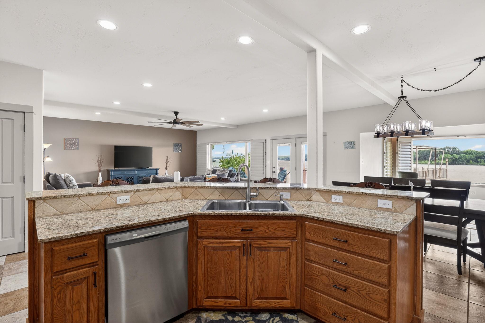 1002 Scenic LOOP