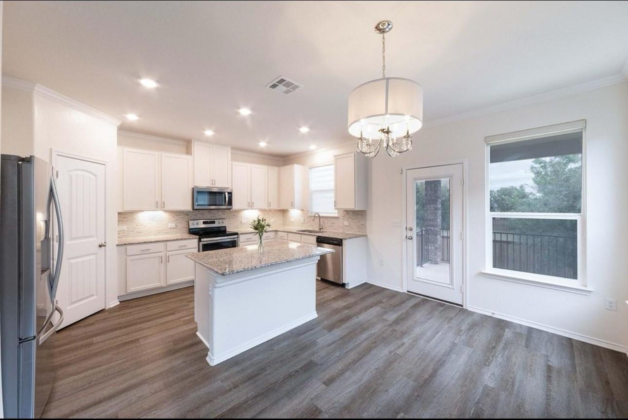 803 Sandhill DR