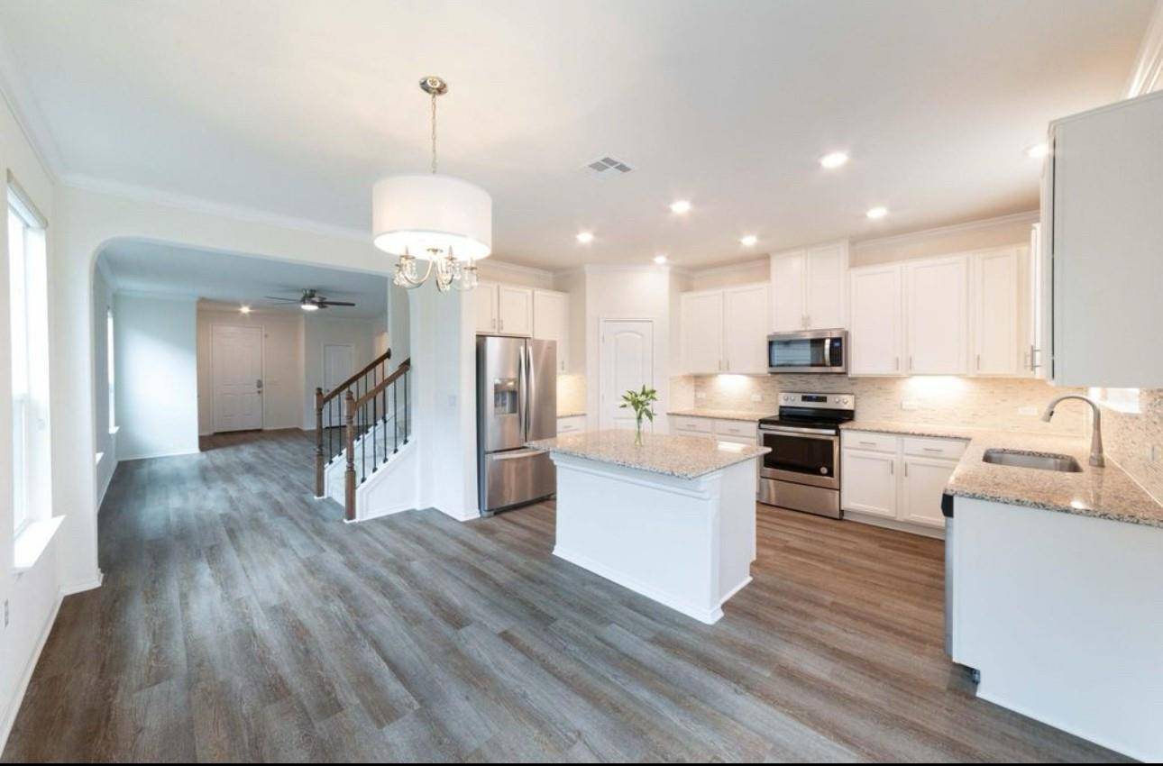 803 Sandhill DR