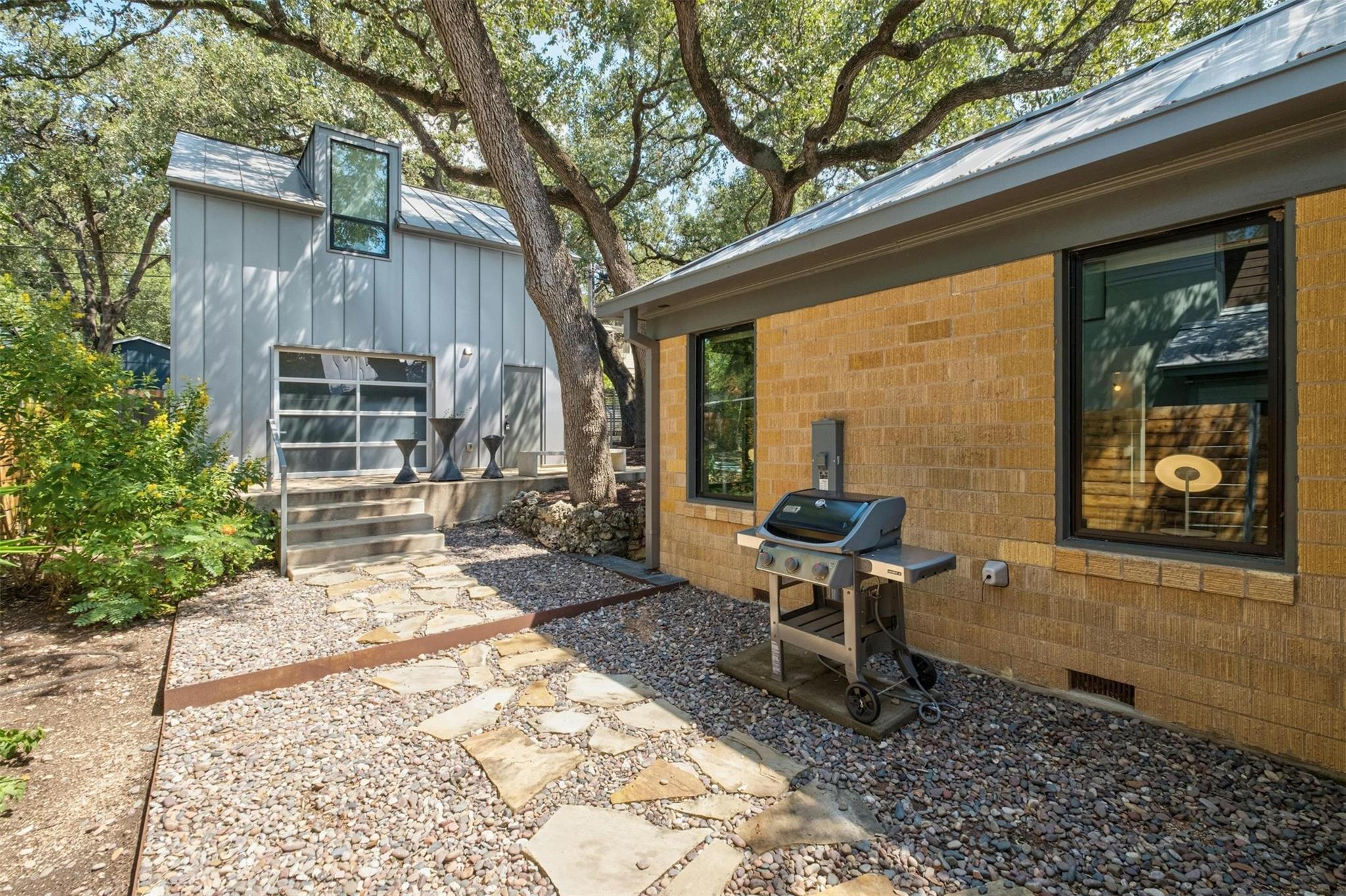 1503 Alameda DR