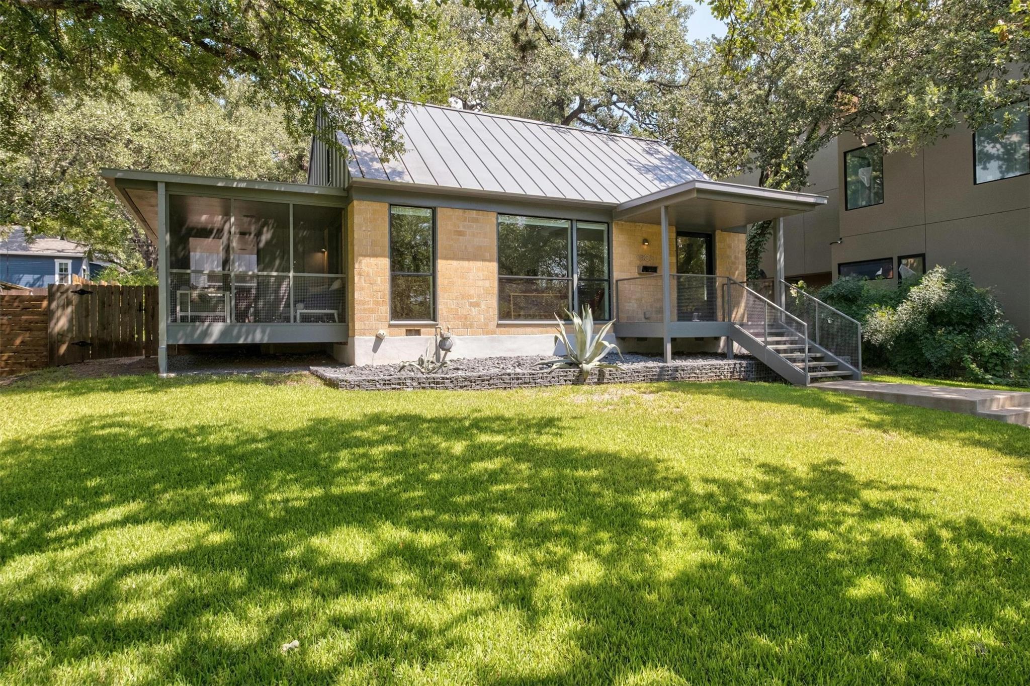 1503 Alameda DR