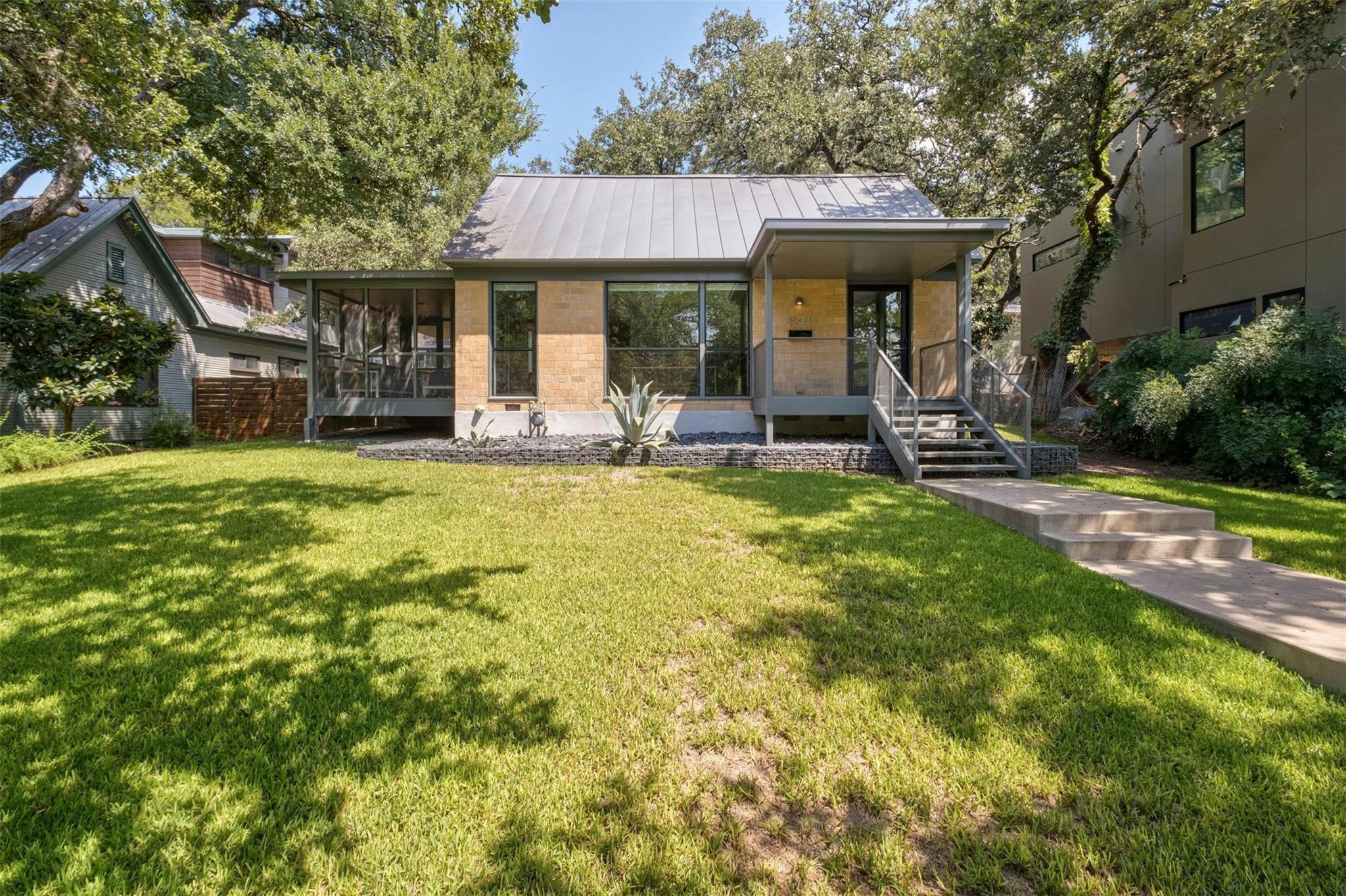 1503 Alameda DR