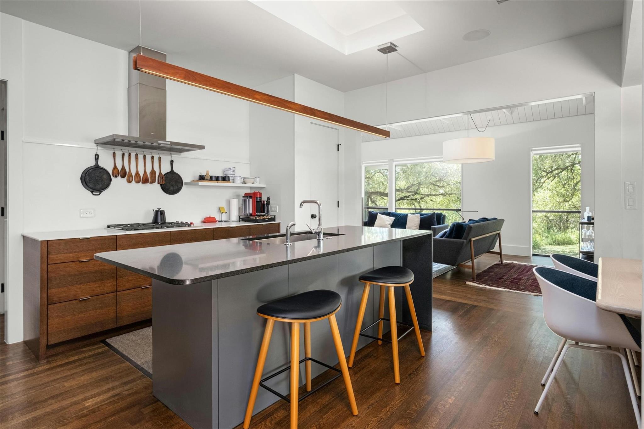 1503 Alameda DR