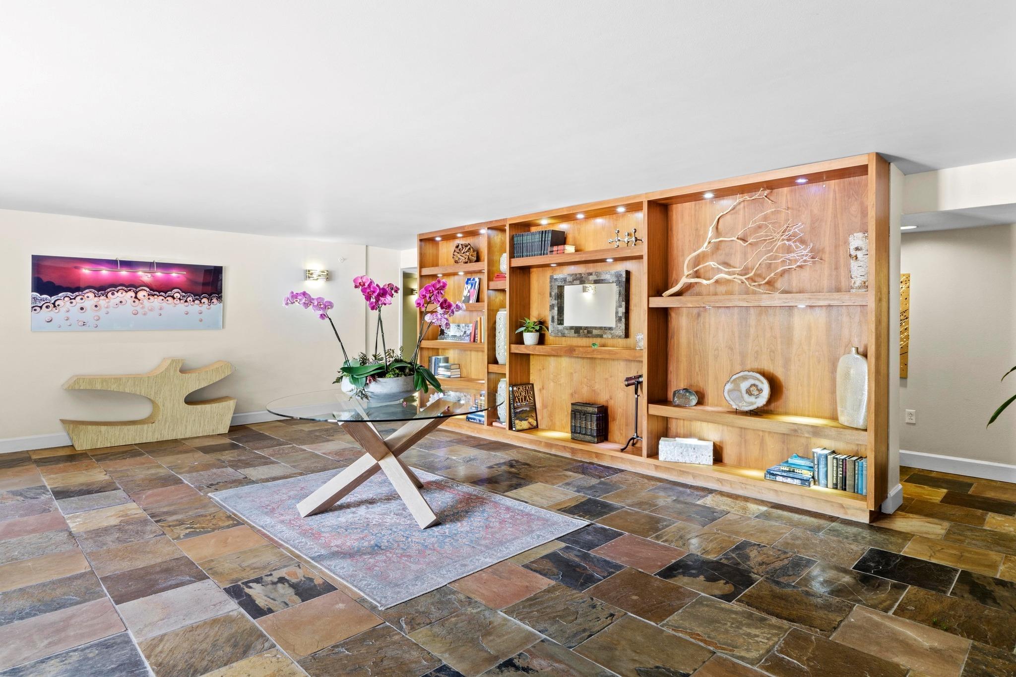1812 West Ave # 302