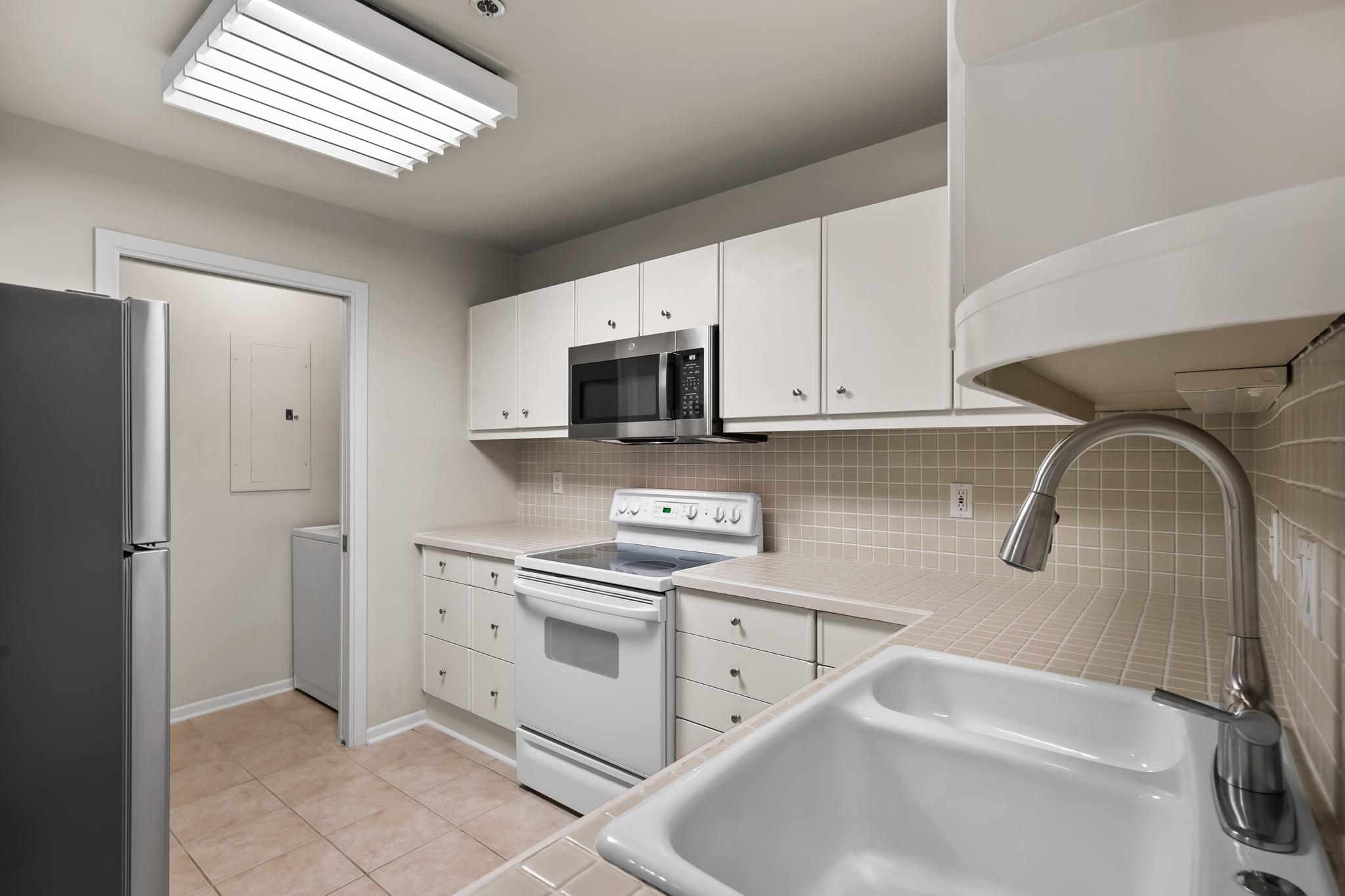 40 N Interstate 35 Unit: 2A2