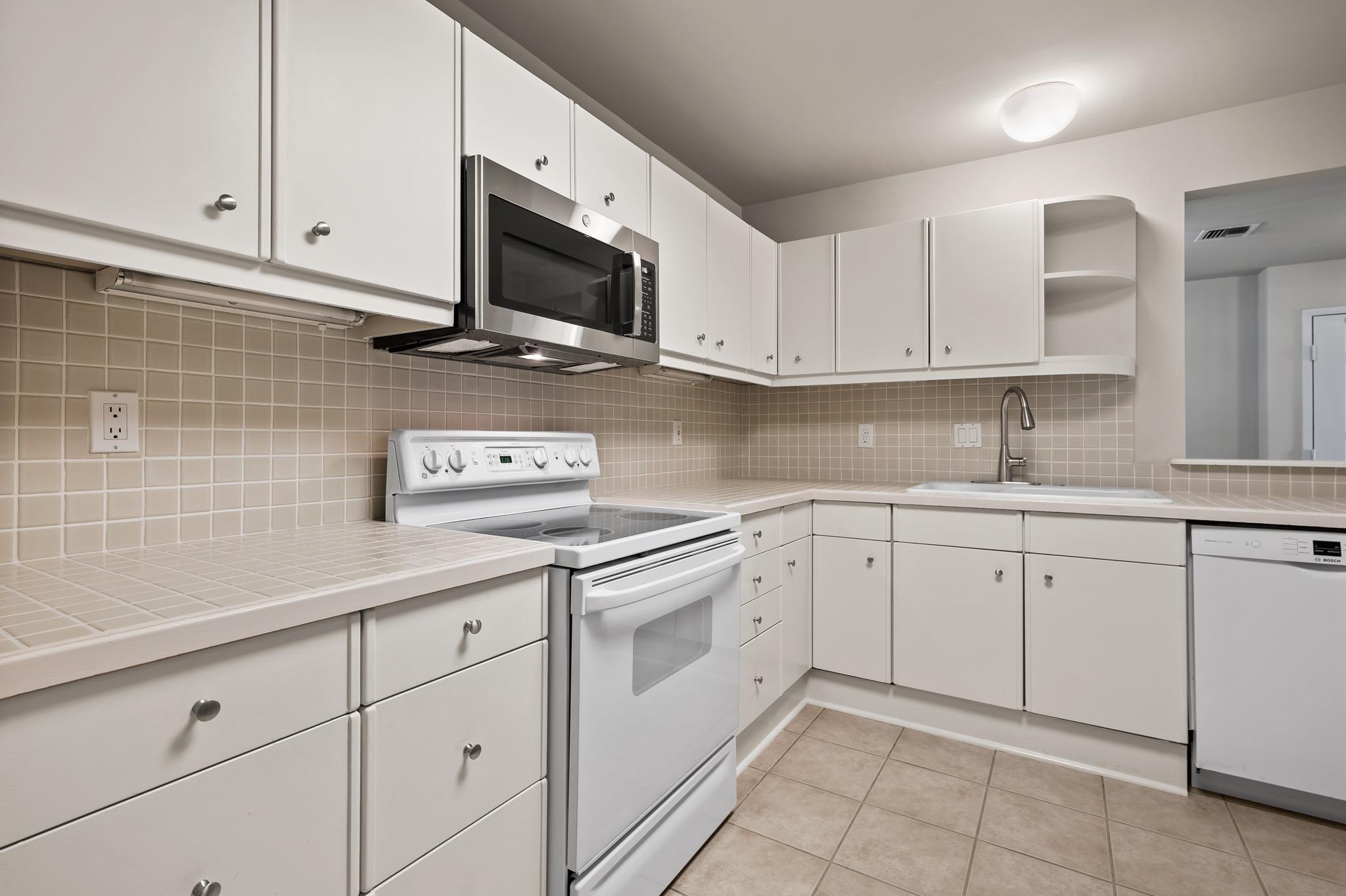 40 N Interstate 35 Unit: 2A2