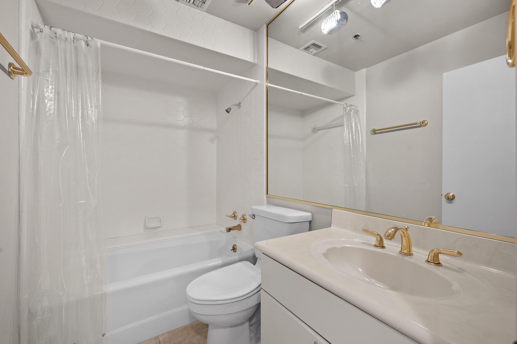 40 N Interstate 35 Unit: 2A2