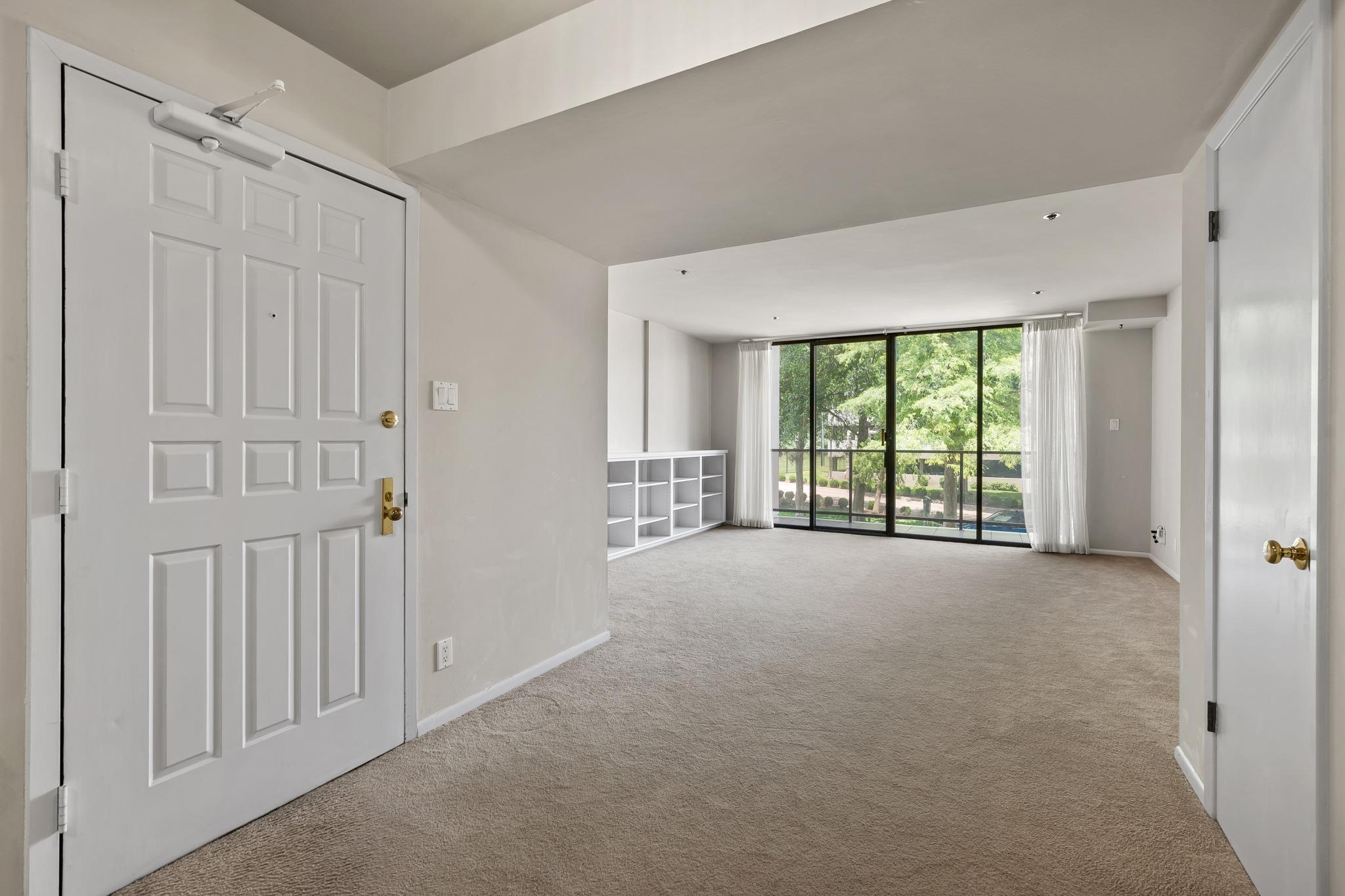 40 N Interstate 35 Unit: 2A2