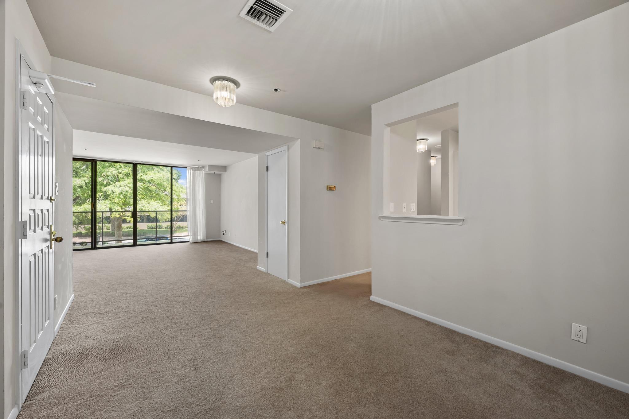 40 N Interstate 35 Unit: 2A2