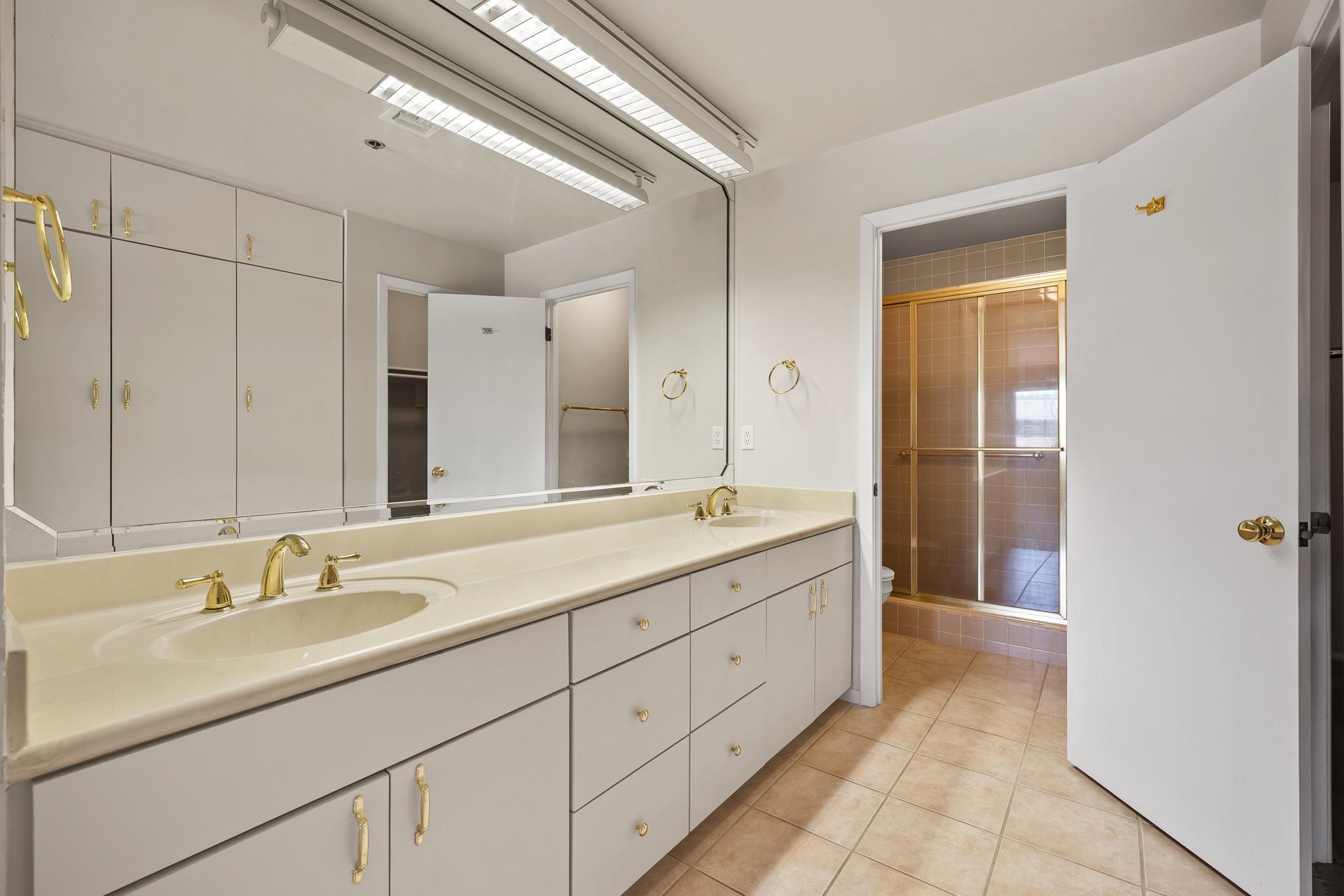 40 N Interstate 35 Unit: 2A2