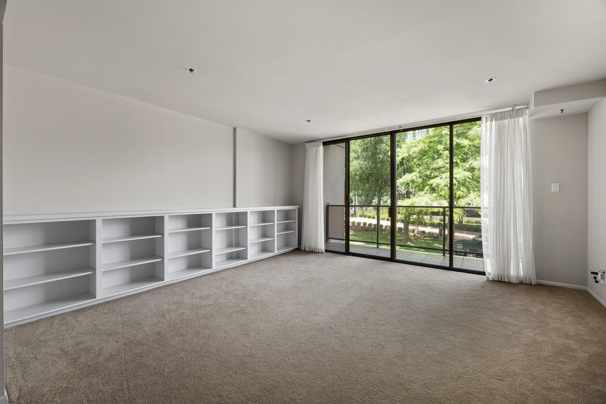 40 N Interstate 35 Unit: 2A2