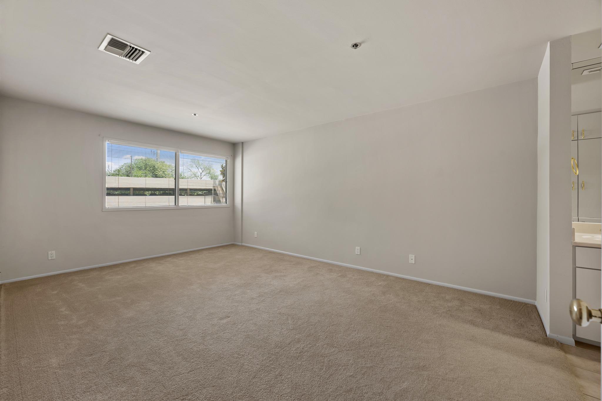 40 N Interstate 35 Unit: 2A2