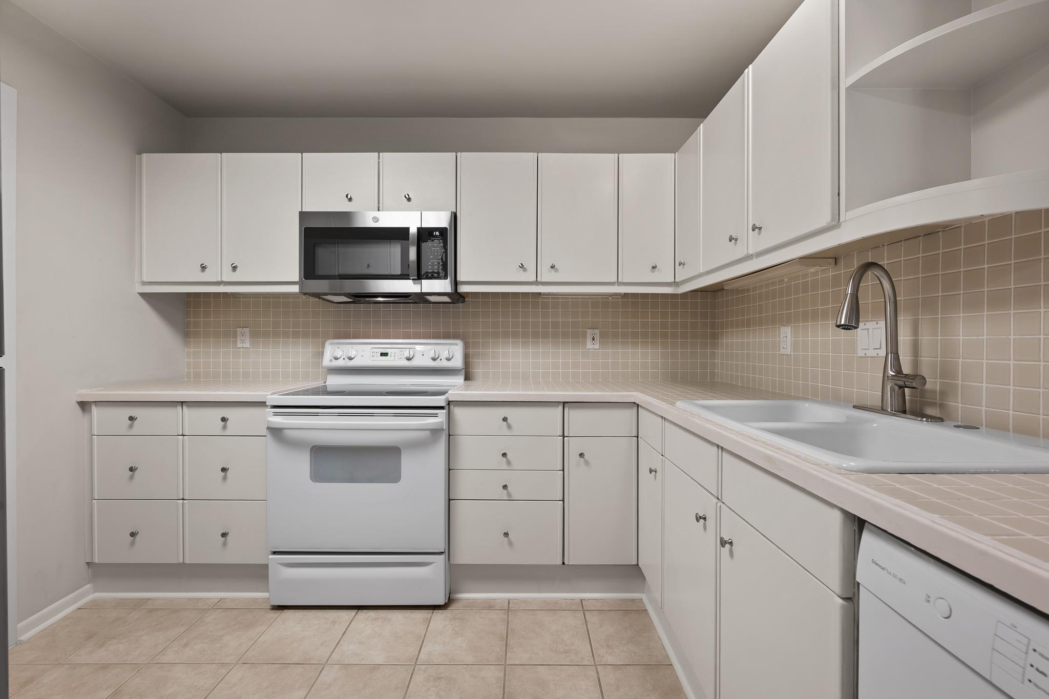 40 N Interstate 35 Unit: 2A2
