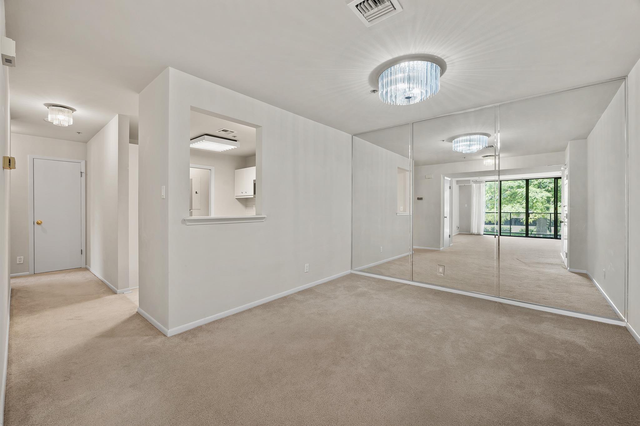 40 N Interstate 35 Unit: 2A2