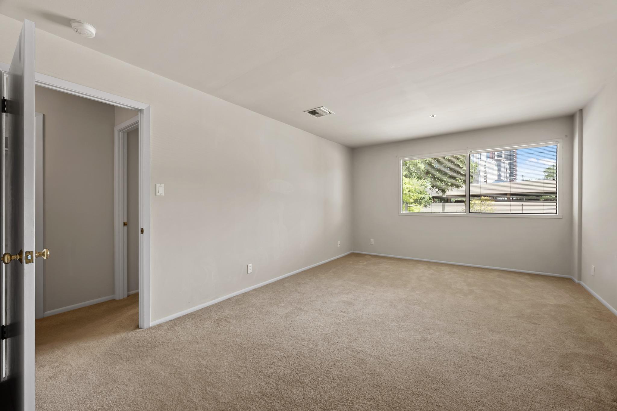 40 N Interstate 35 Unit: 2A2