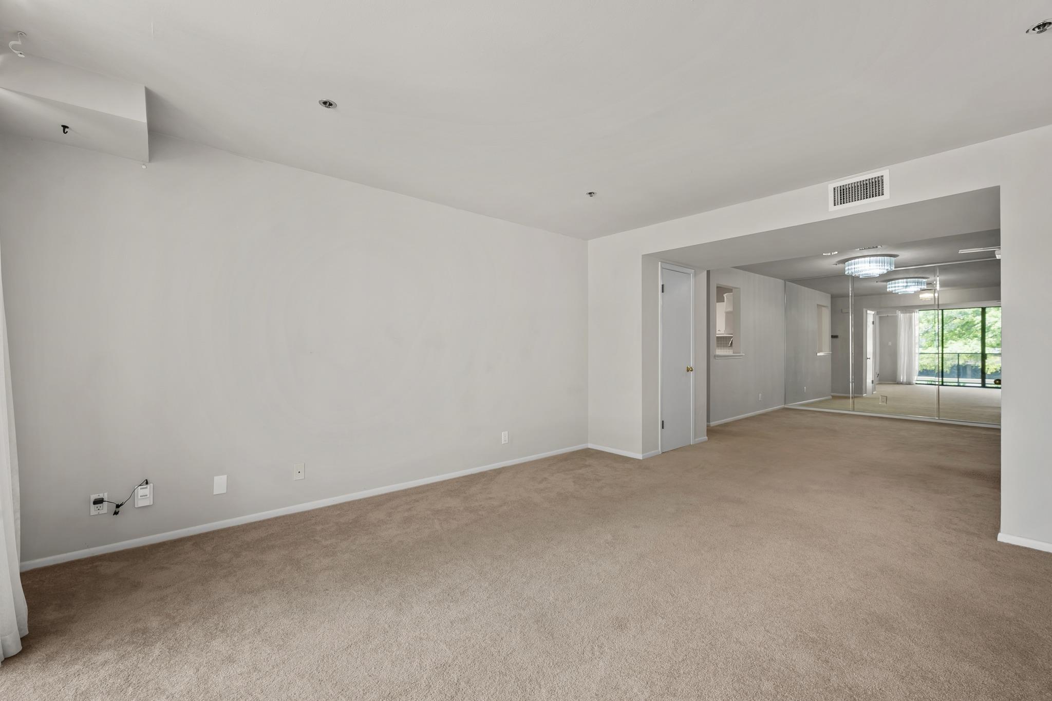 40 N Interstate 35 Unit: 2A2