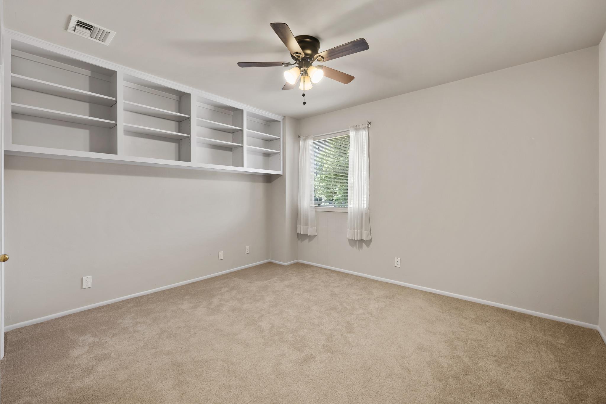 40 N Interstate 35 Unit: 2A2