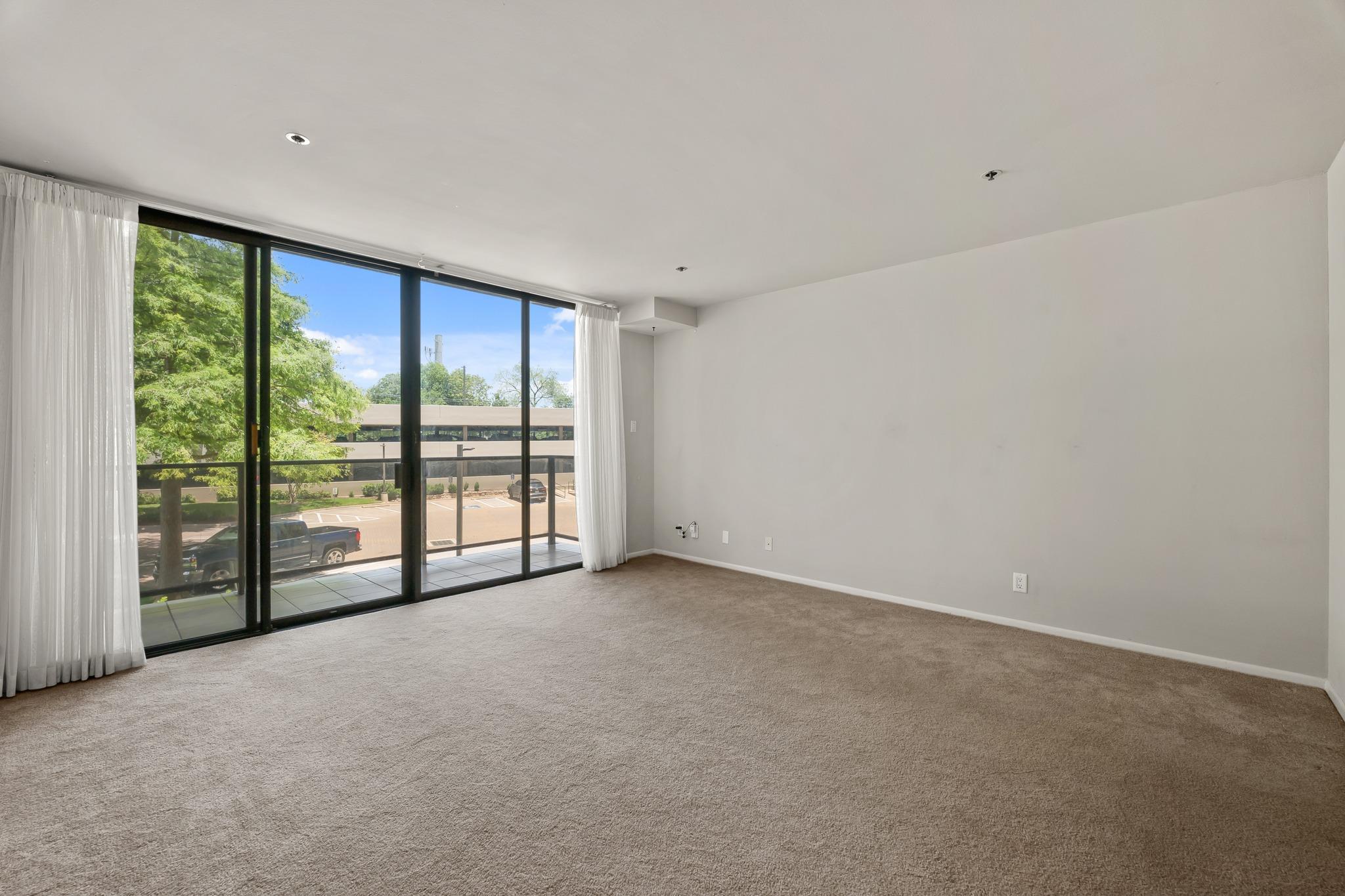 40 N Interstate 35 Unit: 2A2
