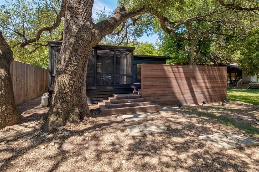 503 E Live Oak St