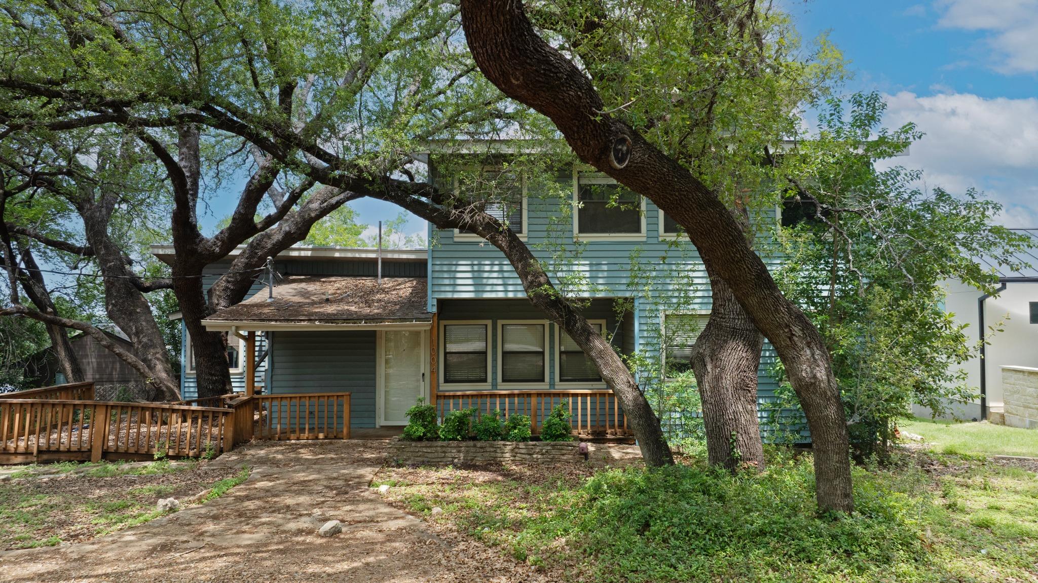 1004 Linscomb DR