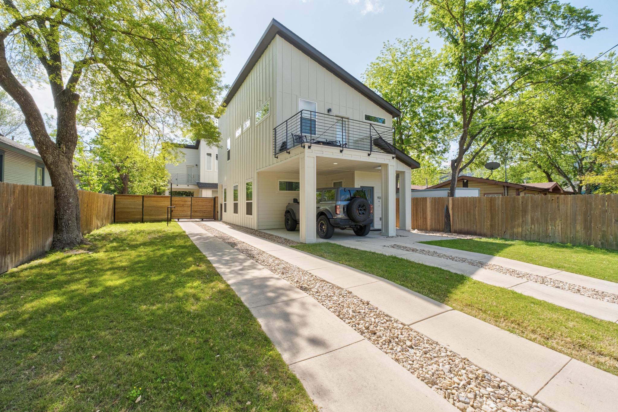 913 Valdez ST # B Unit: A & B