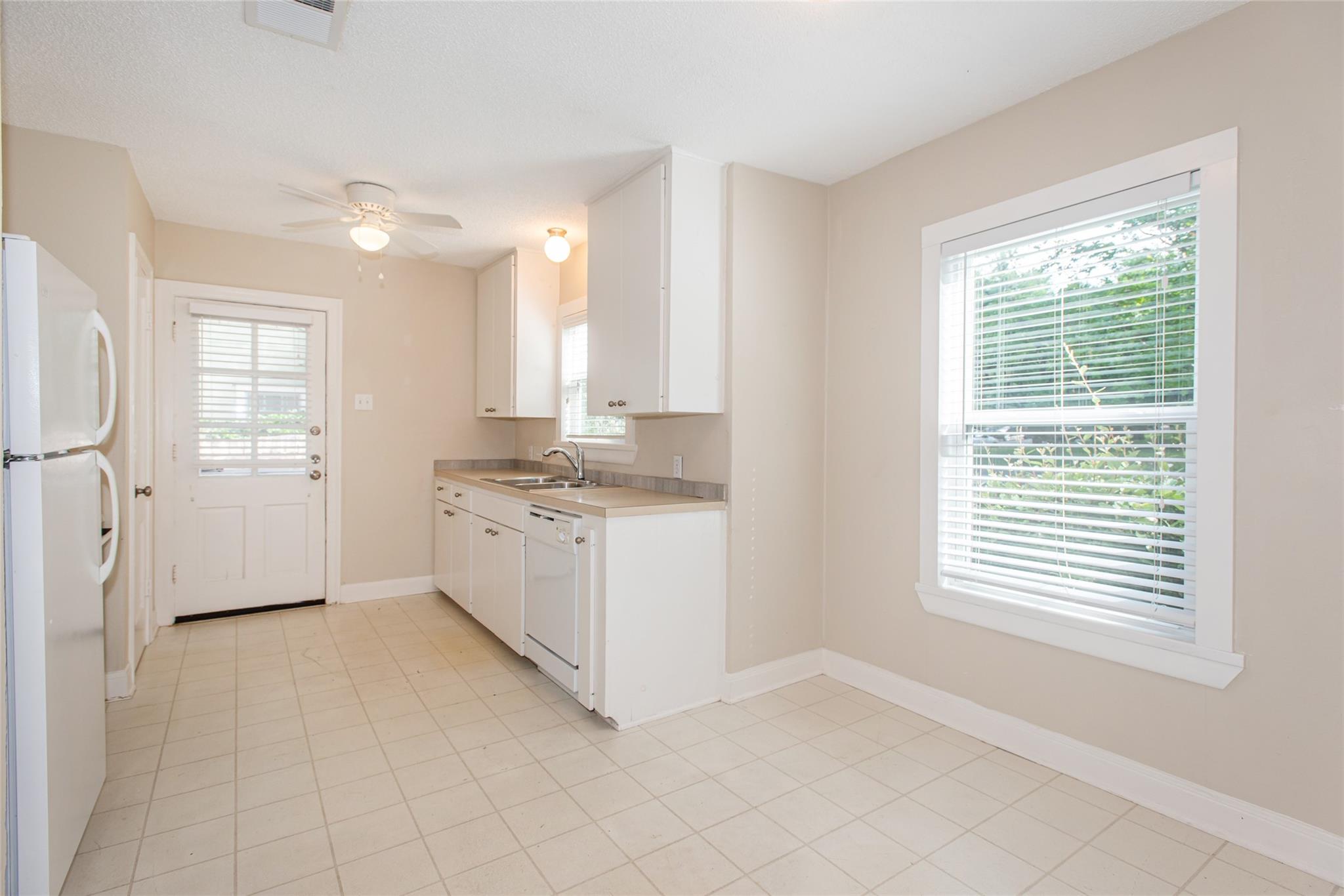 1607 W 40th ST