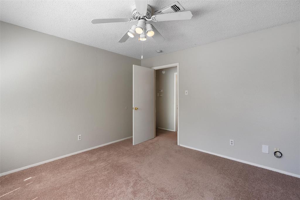 3009 W Slaughter LN