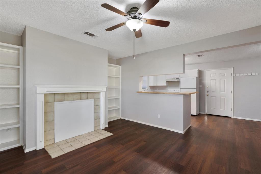 3009 W Slaughter LN