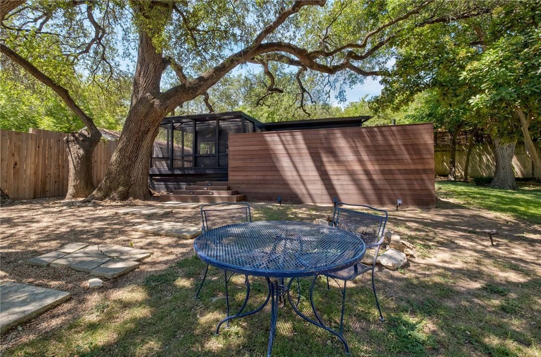 503 E Live Oak St