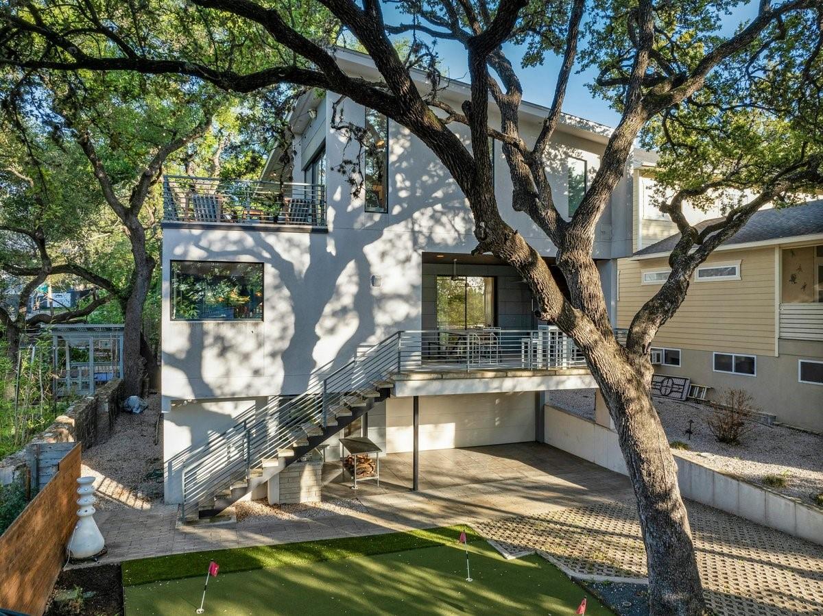 1402 Alta Vista Ave