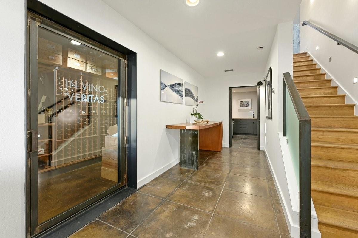 1402 Alta Vista Ave