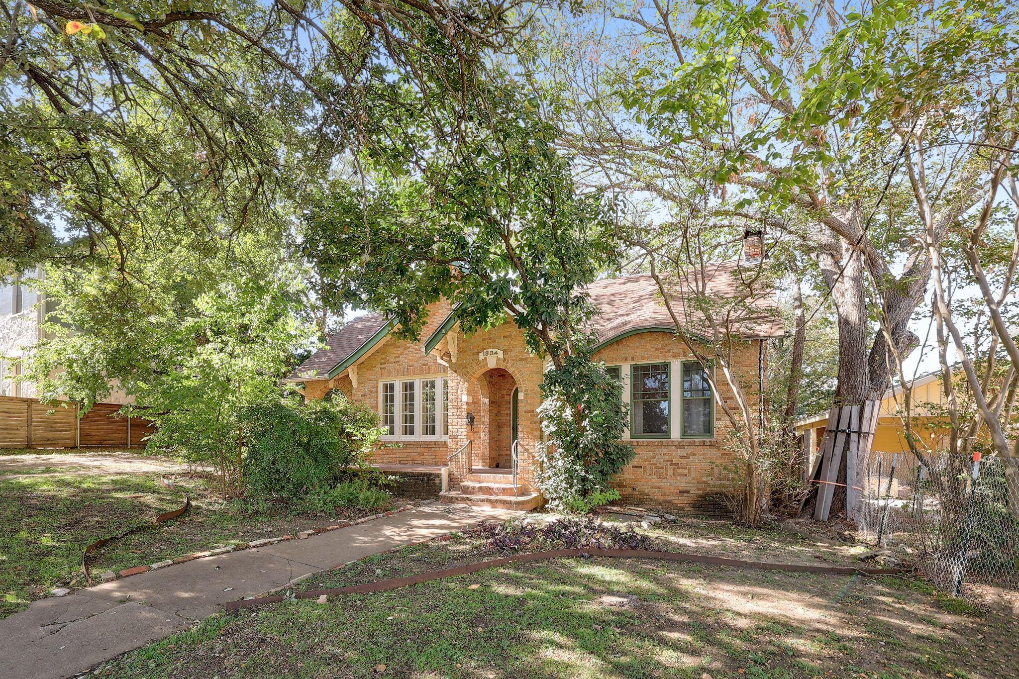 1804 Kenwood Ave