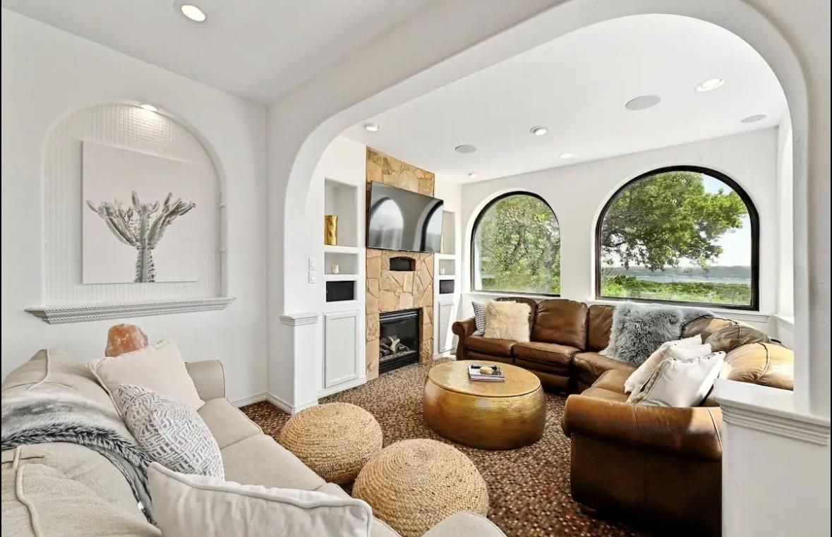 3711 Highland DR