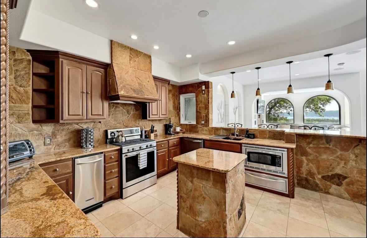 3711 Highland DR