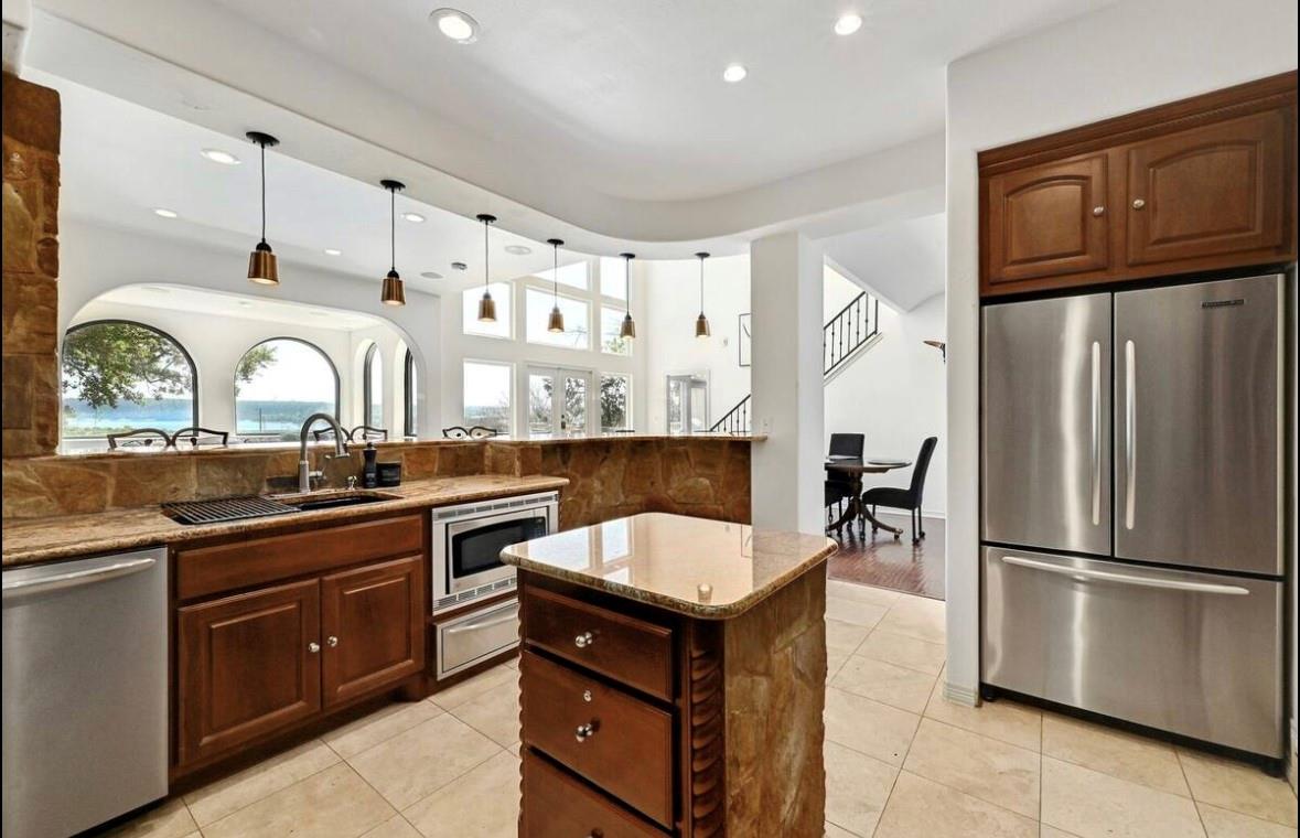 3711 Highland DR
