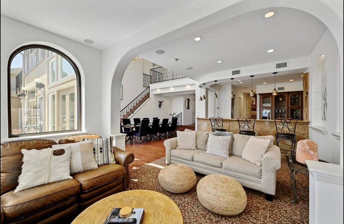 3711 Highland DR