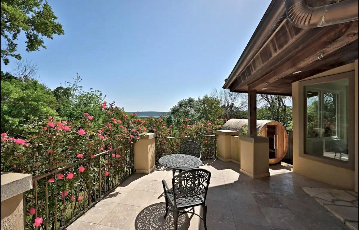 3711 Highland DR