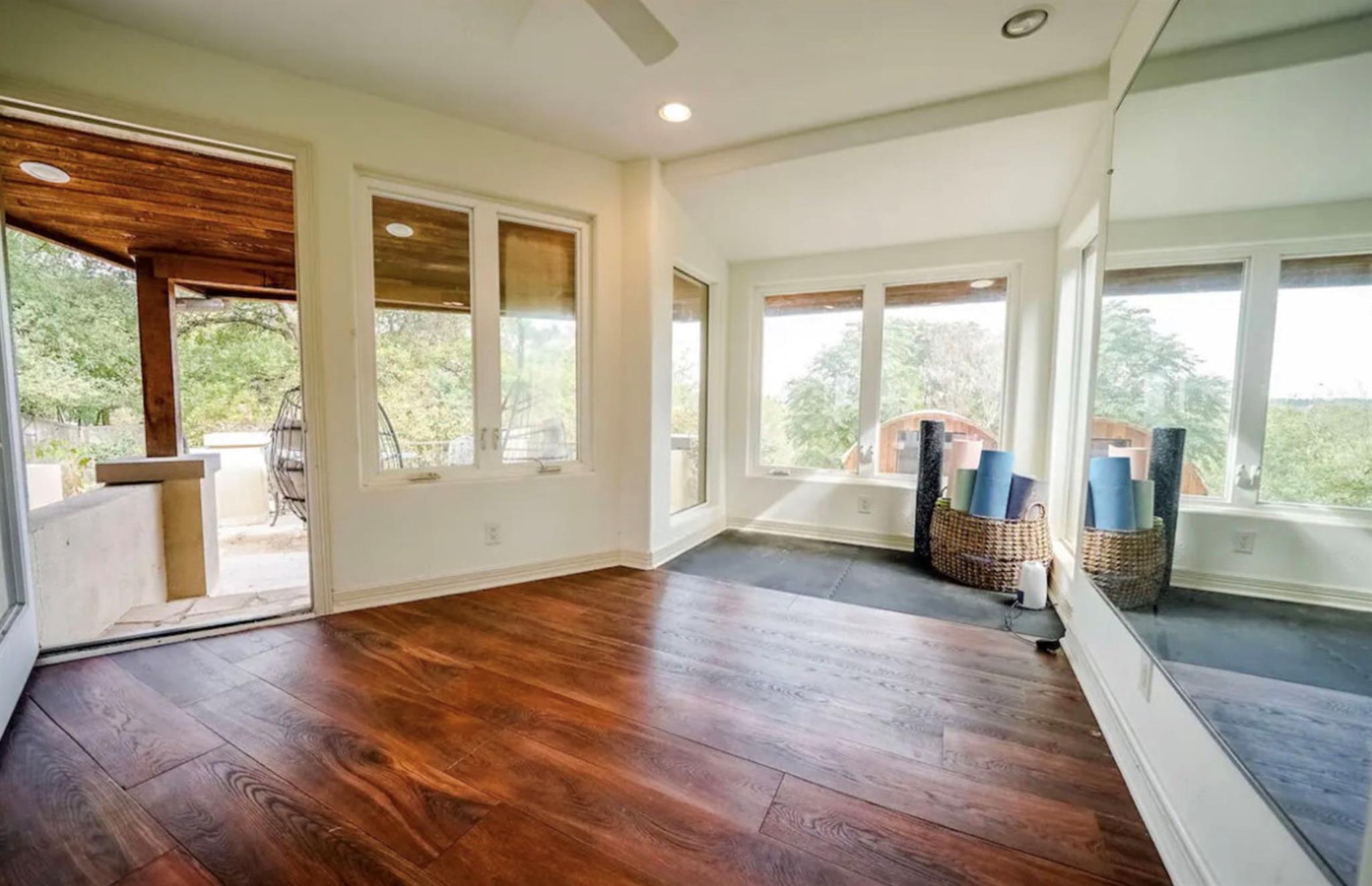 3711 Highland DR