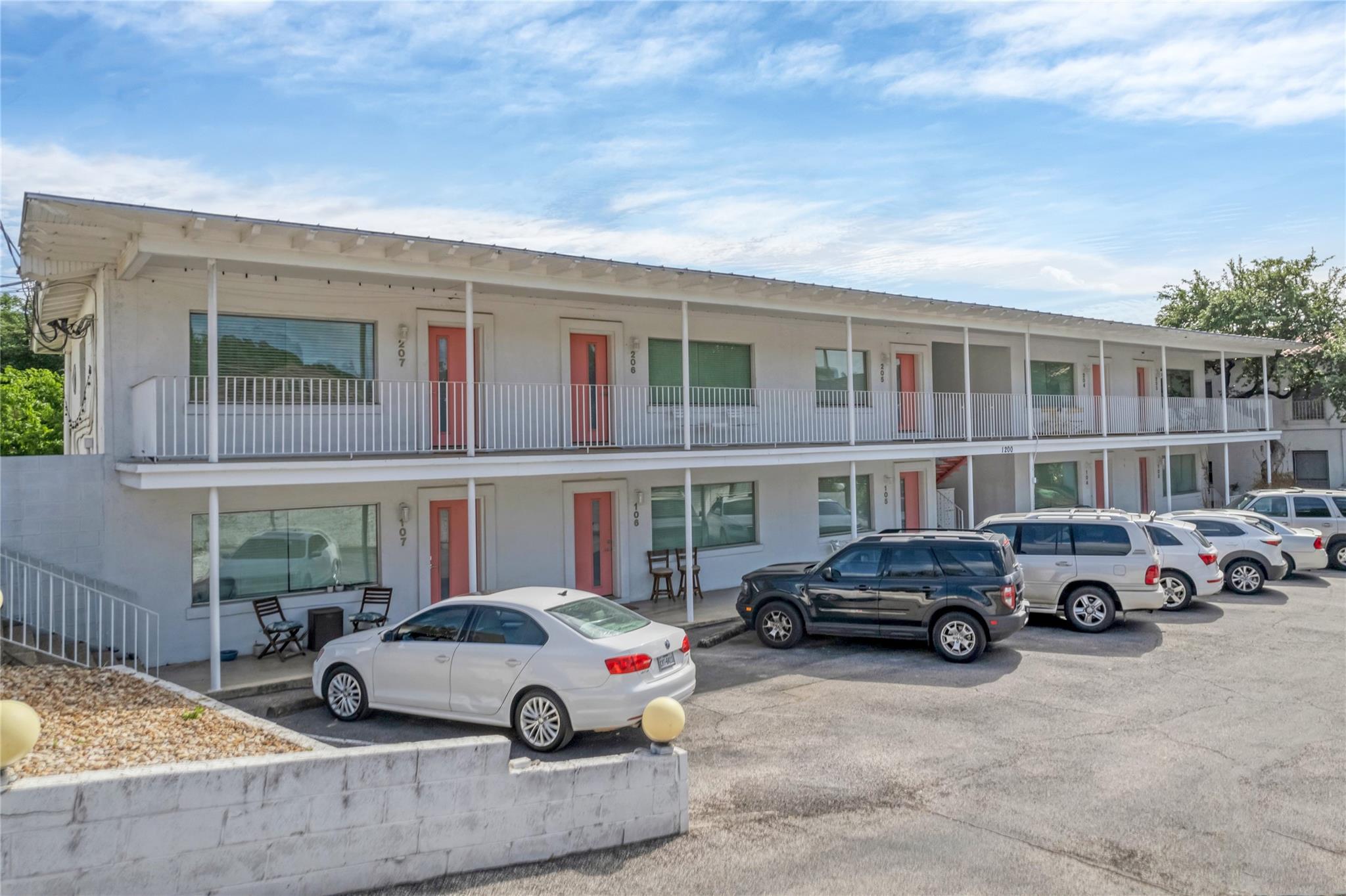 1200 Enfield RD # 207