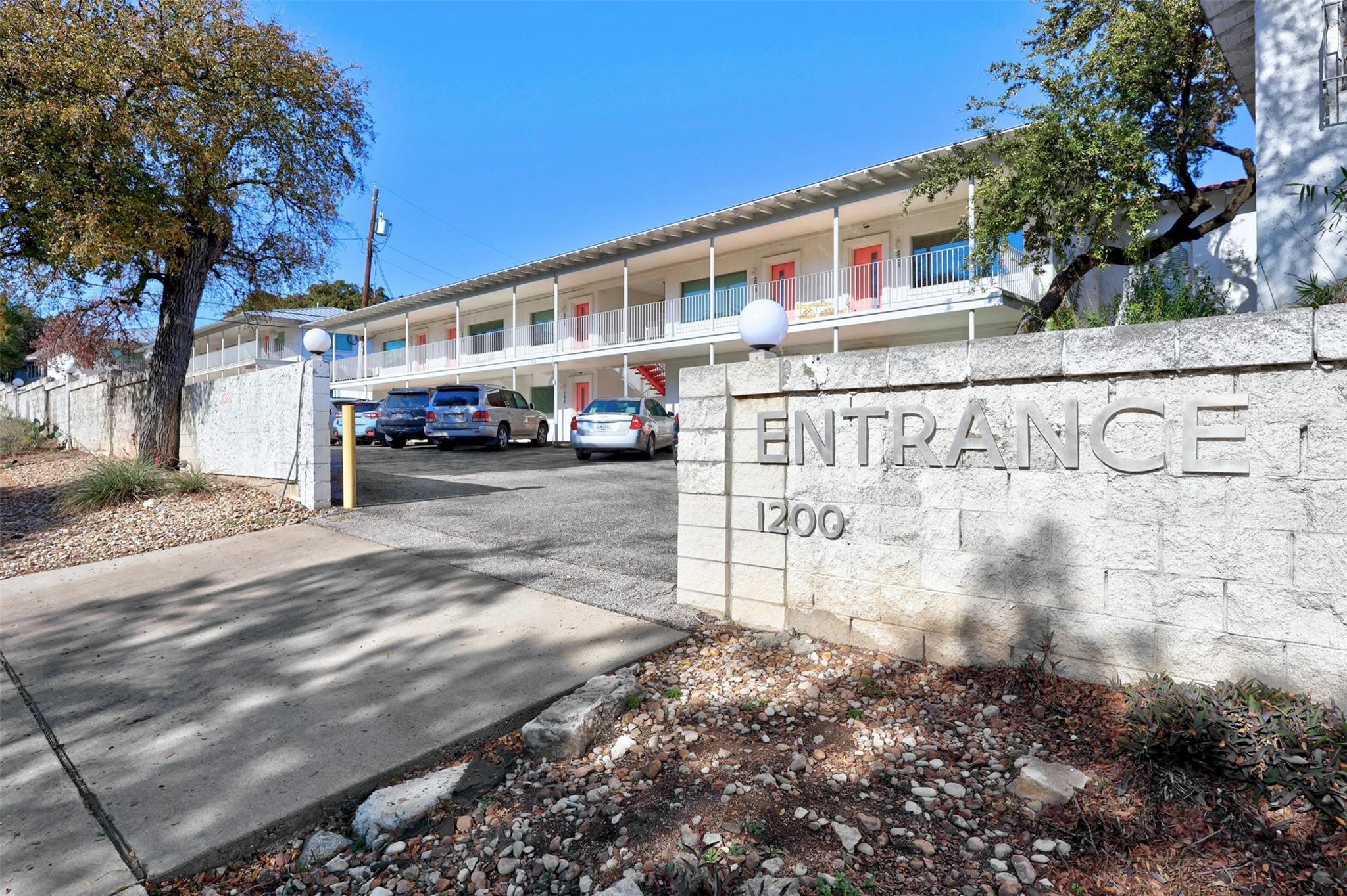 1200 Enfield RD # 207