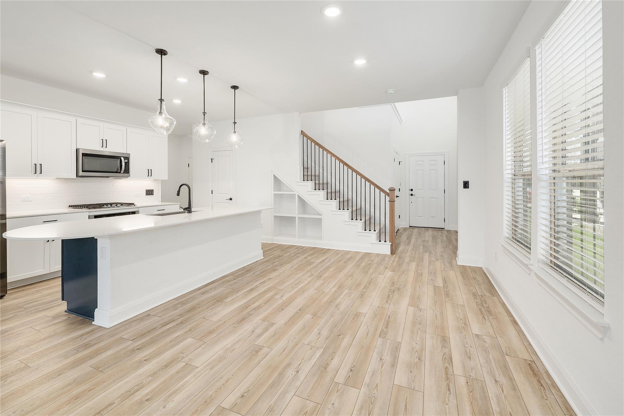 825 Olinda WAY