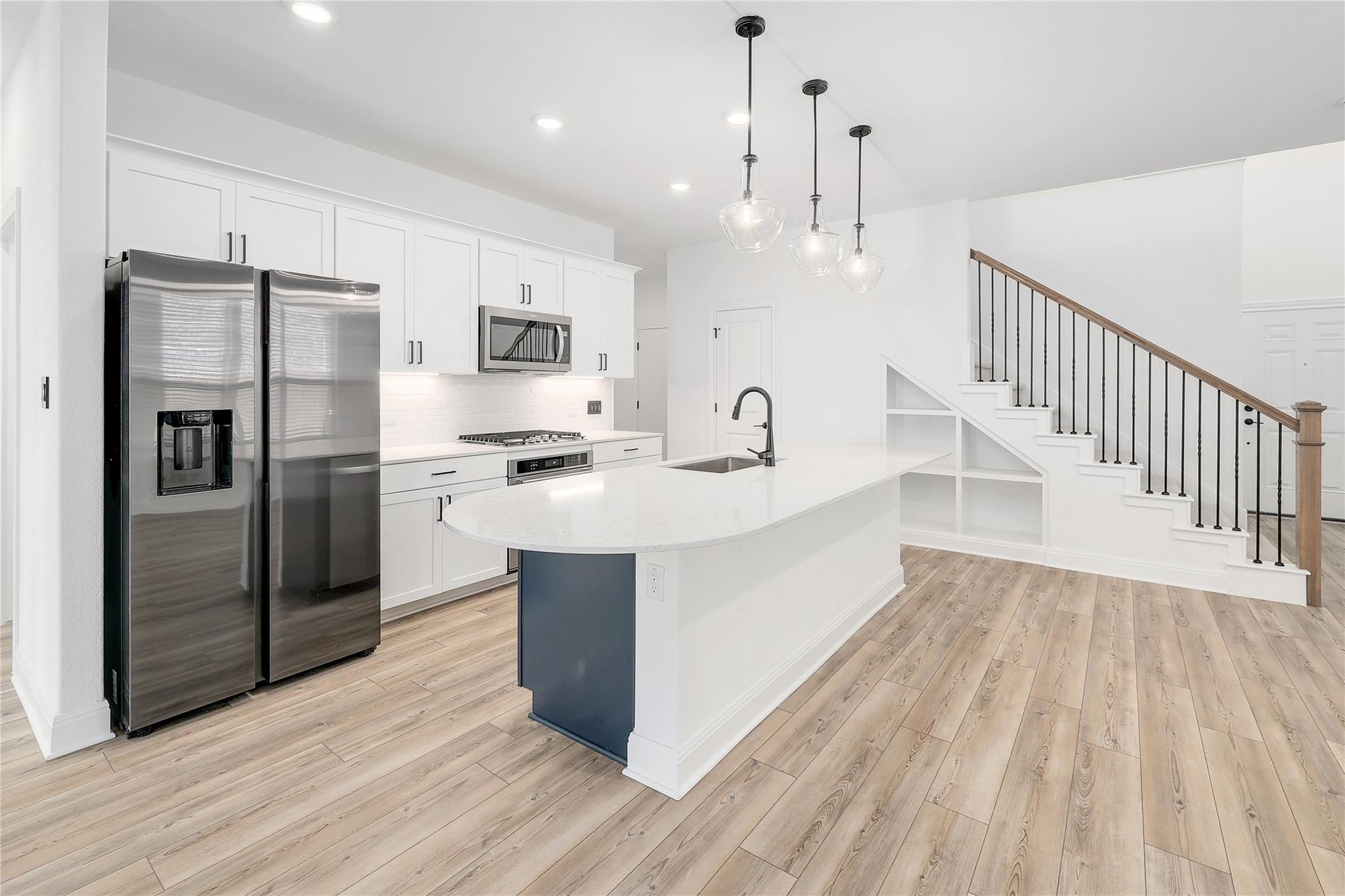 825 Olinda WAY