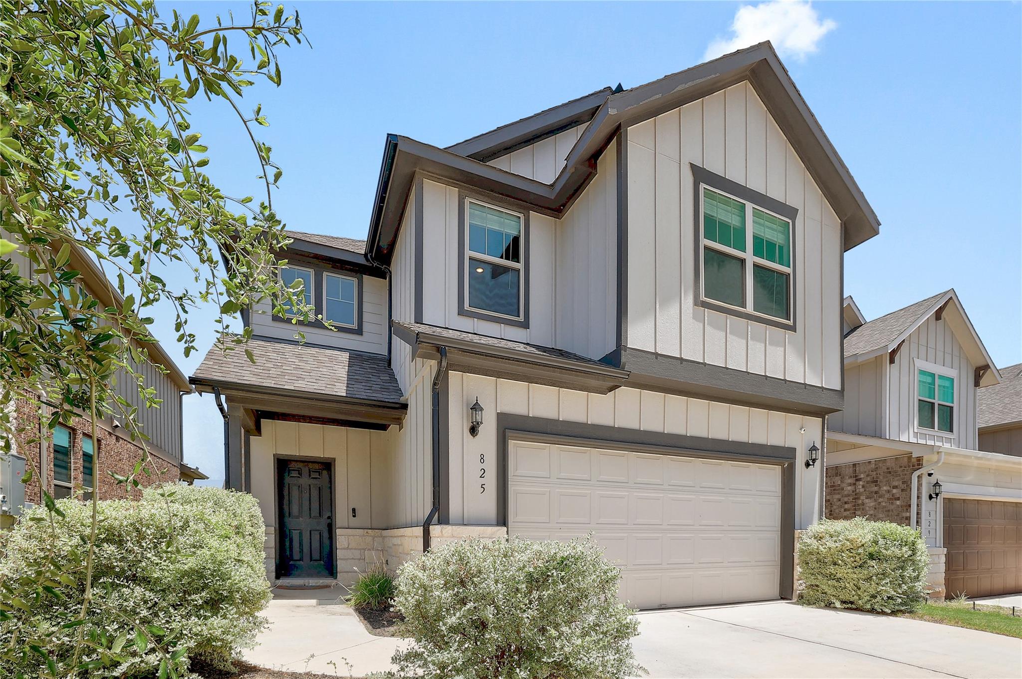 825 Olinda WAY