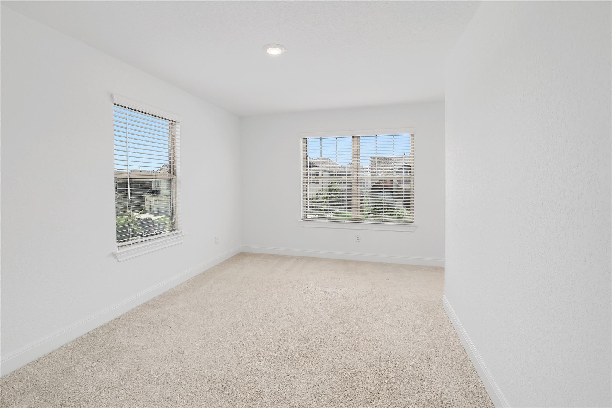 825 Olinda WAY