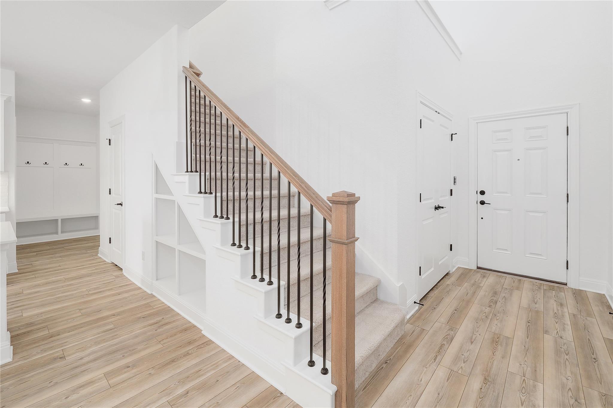 825 Olinda WAY