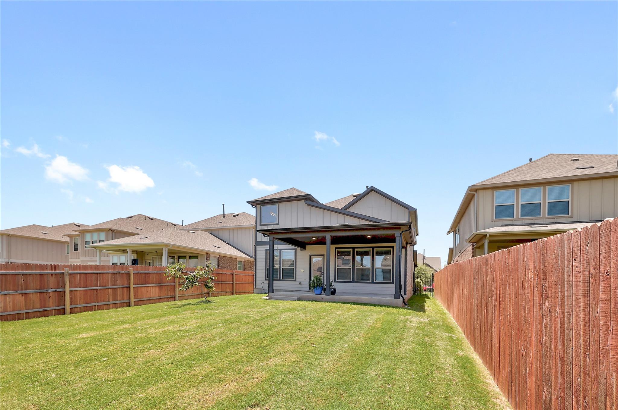 825 Olinda WAY